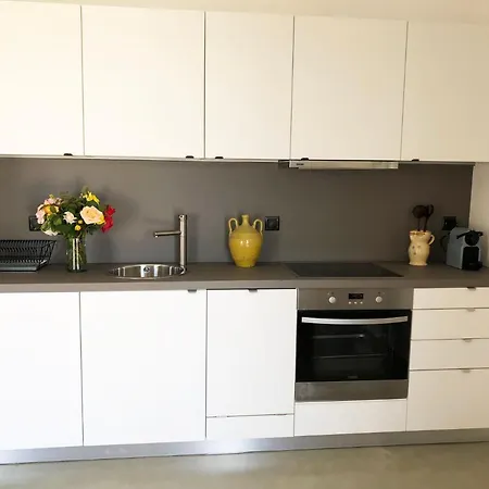 Theros 2 Apartment *
